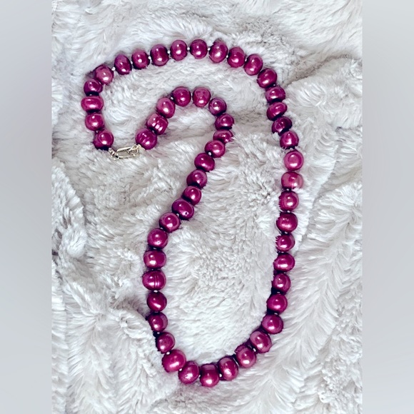 EUC Magenta 🩷💜Freshwater Pearl Necklace 18” - Picture 6 of 16
